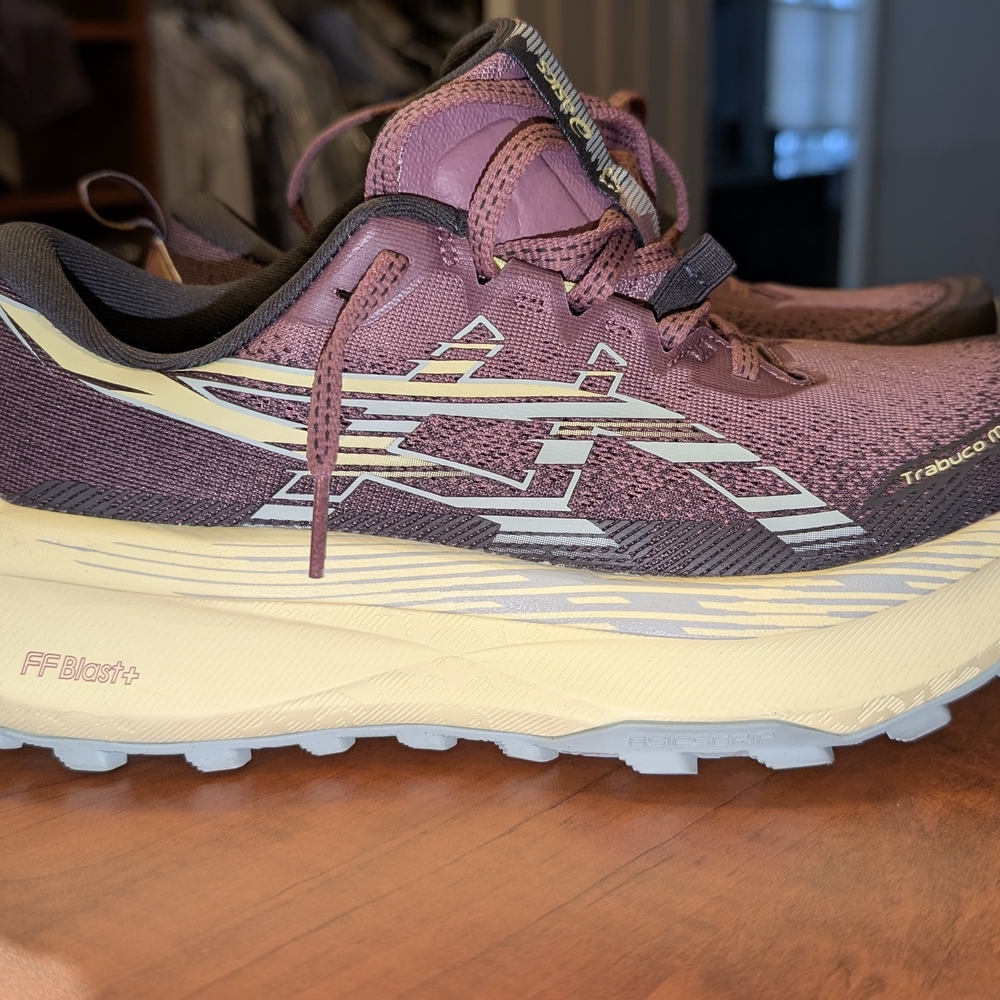 Asics Gel-Trabuco Max 12/ Size 9
